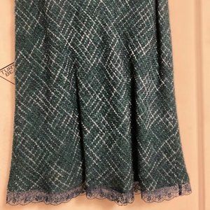 Casual Corner Women Skirt in Wool Boucle. Size 6